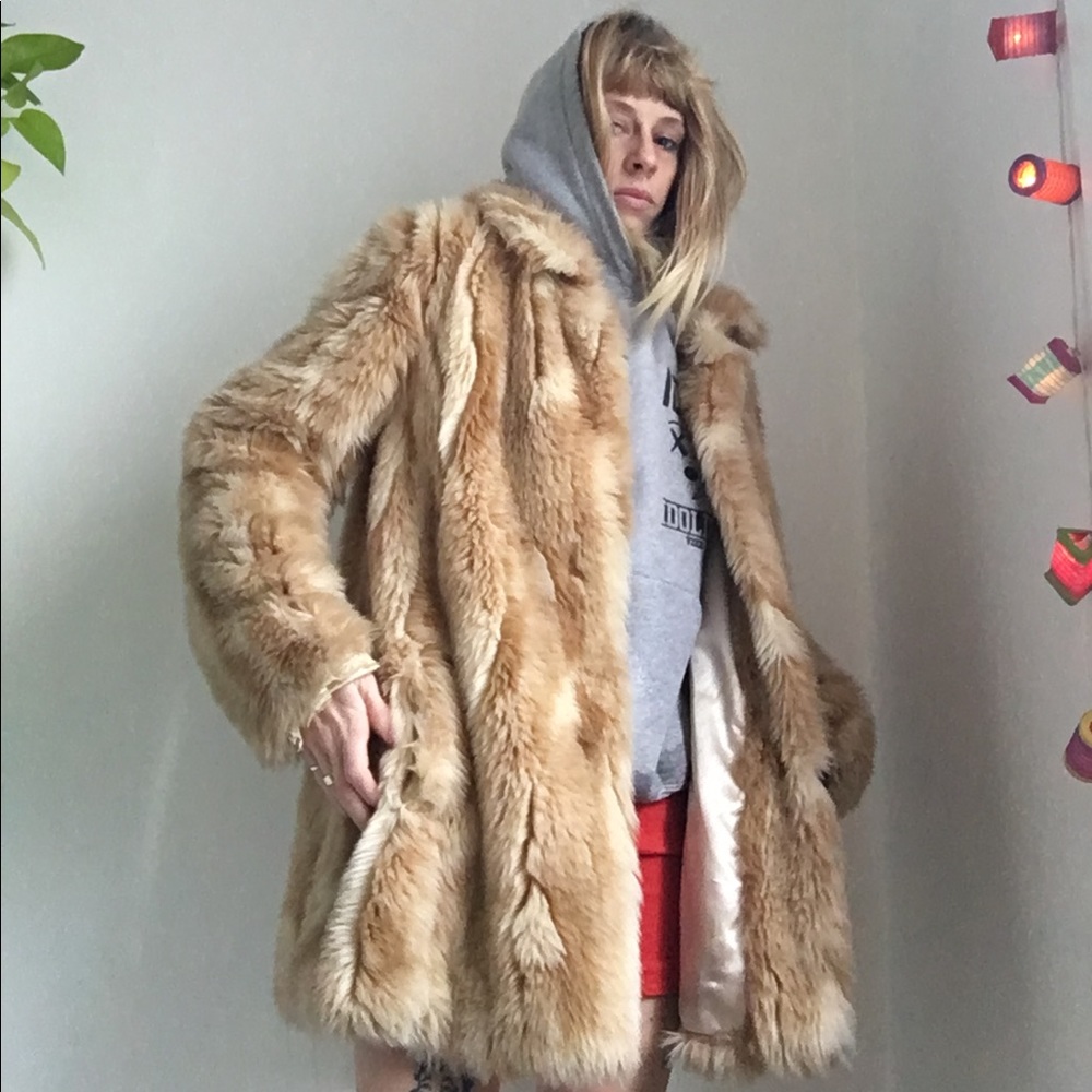 BLONDE FAUX FUR COAT